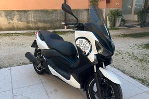 Yamaha XMax 250 moto scooter