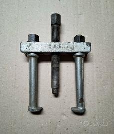 ESTRATTORE O.A.E A 2 GRIFFE PER CUSCINETTI Vintage