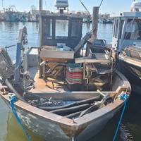 barca con o senza licenza di pesca
