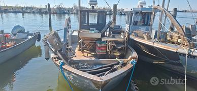 barca con o senza licenza di pesca