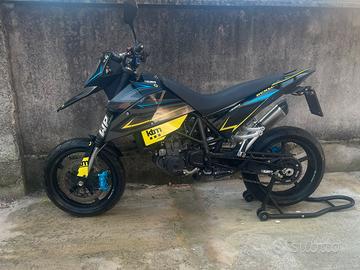 KTM 690 supermoto