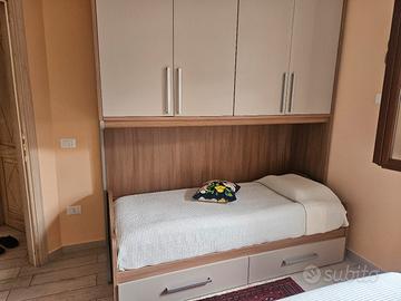 Letto una piazza con armadio a ponte