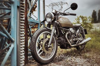 Moto Guzzi V35 II - Custom Brat Style