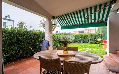 VILLA DI TESTA IN ZONA PARCO CON GIARDINO PRIVATO,