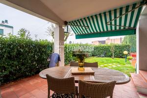 VILLA DI TESTA IN ZONA PARCO CON GIARDINO PRIVATO,