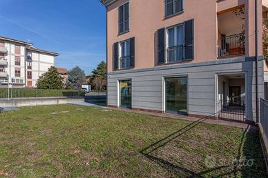 Immobile di 469 m² con più di 5 locali a Vaprio d'