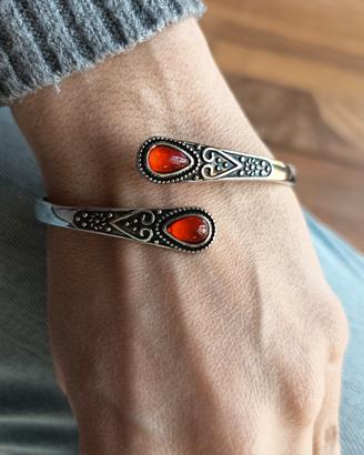 Bracciale Rigido Etnico con Pietre Rosse a Goccia