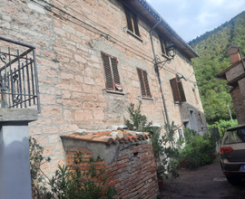 Casa in pietra da ristrutturare