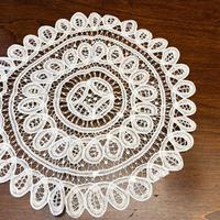 Centrino rotondo in pizzo bianco