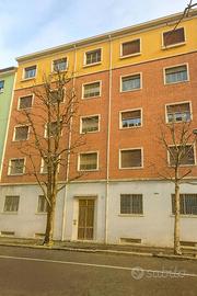 2 posti letto oppure una intera stanza a bologna