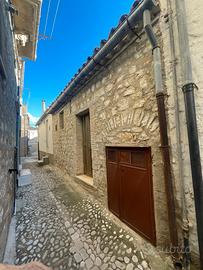 Vendiamo casa di paese