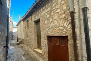 Vendiamo casa di paese