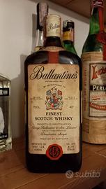 Bottiglia storica di whisky scozzese Ballantine's