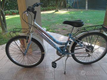 Bicicletta con cambio ruota da 24