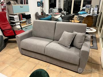 Divani letto nuovo pronta consegna vari colori