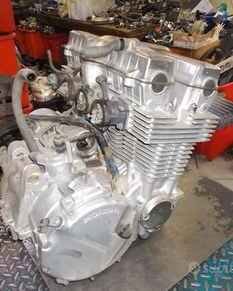 CB 750 '92: motore carburatori radiatore pedale