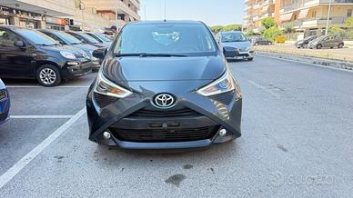 Toyota Aygo 1.0 VVT-i 72 CV 5 porte x-play LED NAV