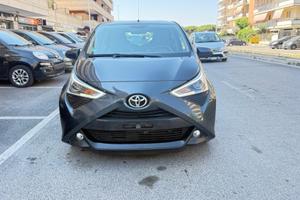 Toyota Aygo 1.0 VVT-i 72 CV 5 porte x-play LED NAV