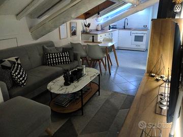 divano grigio velluto 