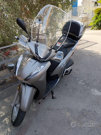 Sh 350i anno 2022 con 4600 km