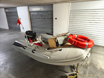 Gommone mt. 2.40 chiglia in vetroresina