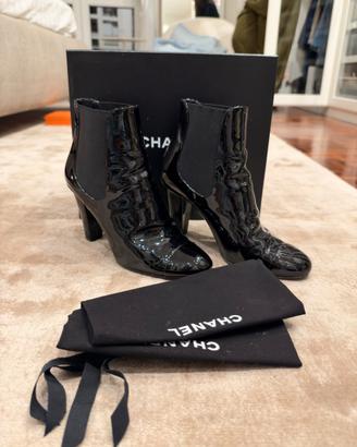 Stivaletti Chanel Chelsea Boot in Pelle Verniciata