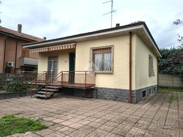 VILLA SINGOLA A CESANO MADERNO