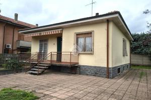 VILLA SINGOLA A CESANO MADERNO