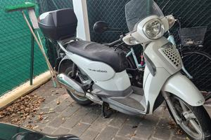 SCARABEO 200 DEL 2010 KM 12.000 TRATTABILE