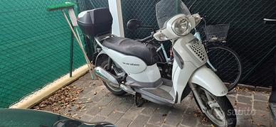 1500 x SCARABEO 200 DEL 2010 KM 12.000 TRATTABILE