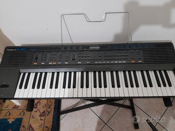 Roland E-20 synthesizer 