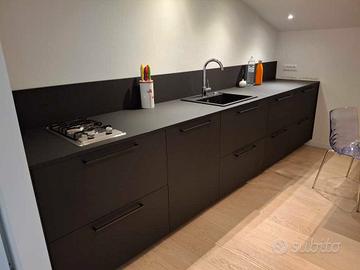 Cucina lineare 3,6m nero opaco basi IKEA Metod