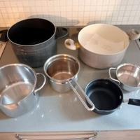 Set di padelle e pentole per piano cottura a gas