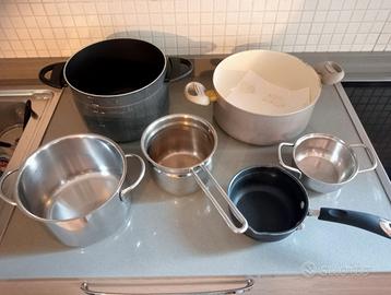 Set di padelle e pentole per piano cottura a gas