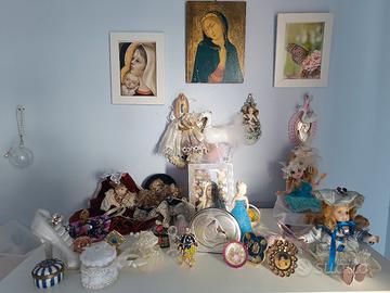 stock quadri, bambole, bigiotteria, collane.