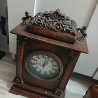 set tra quadrie e bottiglia