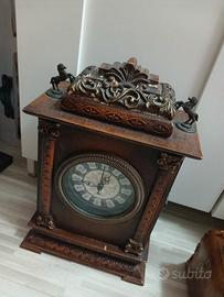 set tra quadrie e bottiglia