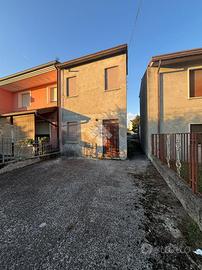 CASA SEMINDIPENDENTE A SOLESINO