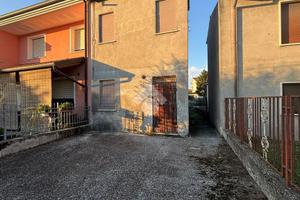 CASA SEMINDIPENDENTE A SOLESINO