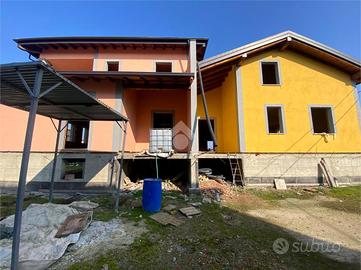 PORZIONE DI TRIFAMILIARE A SALE