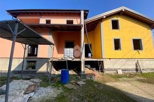 PORZIONE DI TRIFAMILIARE A SALE