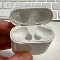 AirPods 2 con custodia di ricarica Lightning