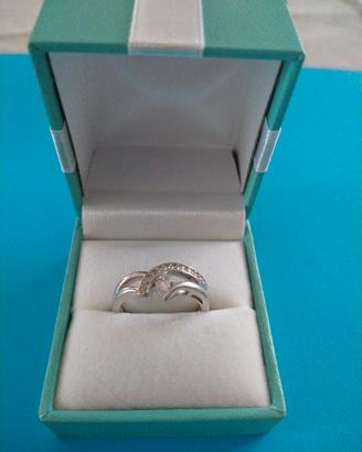 Anello Diamonique con imitazione di brillanti 