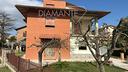 casa-singola-divisa-in-2-appartamenti-con-giardino