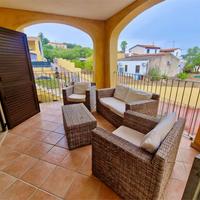 Bilocale con veranda, cortile e box auto Murta Ma