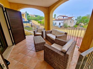 Bilocale con veranda, cortile e box auto Murta Ma