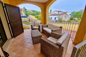 Bilocale con veranda, cortile e box auto Murta Ma