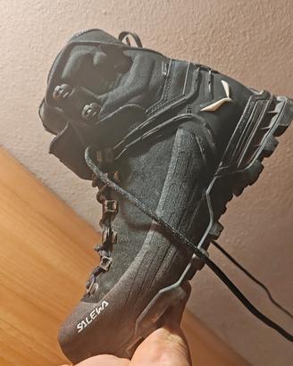 Scarpe trekking Salewa usate 2 volte  42 taglia