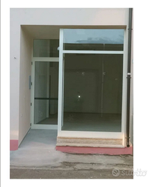 Locale commerciale/ ufficio