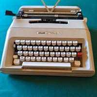 Macchina da scrivere Olivetti Lettera 35 beige